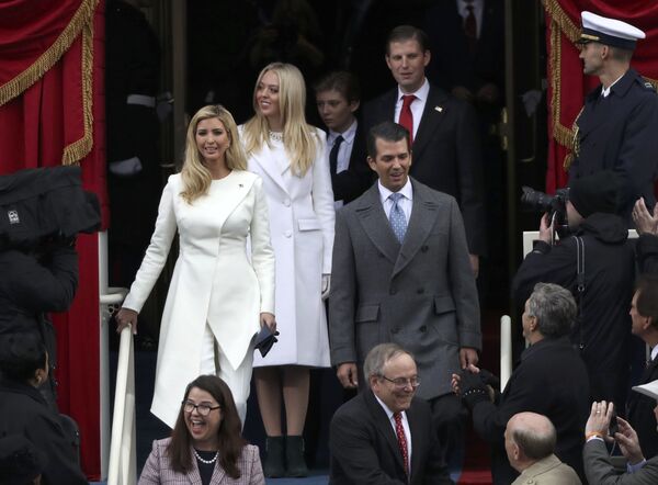 Família de Trump chega à cerimônia - Sputnik Brasil