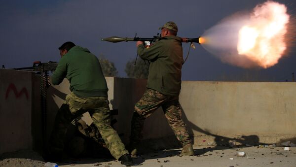 Militares iraquianos combatem extremistas em Mossul, Iraque - Sputnik Brasil