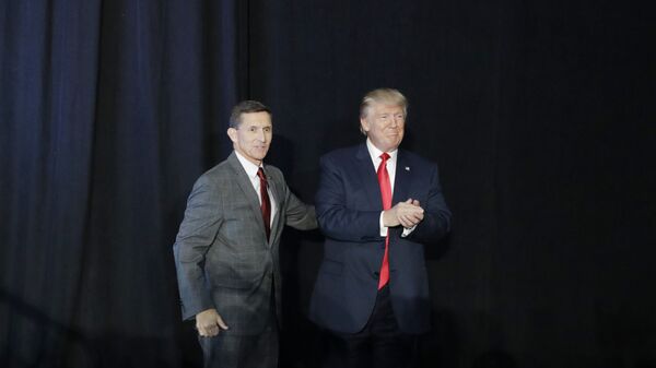 Tenente-general Michael Flynn e Donald Trump - Sputnik Brasil
