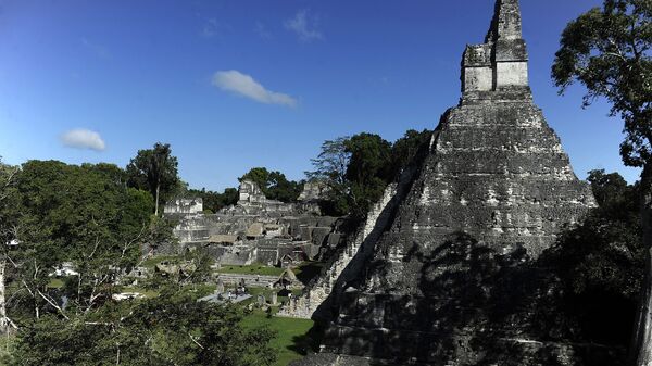 Templo maia, Jaguar Grande, localizado em Tikal, a 560 quilômetros a norte da Cidade de Guatemala, 20 de dezembro de 2012 - Sputnik Brasil