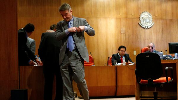 Eike Batista sai da sala de audições após sessão do tribunal em 18 de janeiro de 2014 - Sputnik Brasil