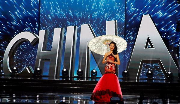 86 tons de beleza: candidatas do Miss Universo em trajes nacionais - Sputnik Brasil