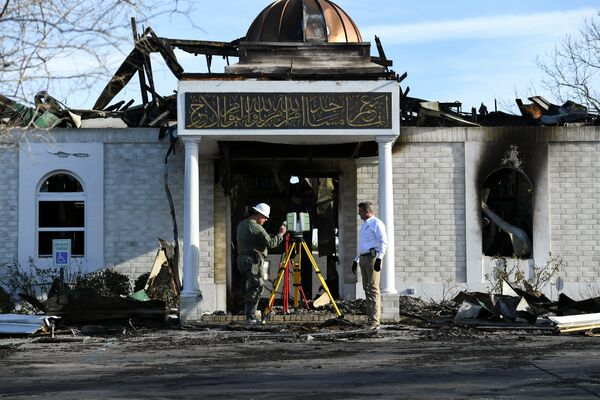 Incêndio em mesquita no Centro Islâmico Victoria - Sputnik Brasil