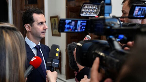 O presidente sírio, Bashar Assad, fala com jornalistas franceses em Damasco, Síria, 9 de janeiro de 2017 - Sputnik Brasil