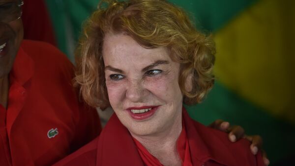 Dona Marisa Letícia durante eleições municipais em uma estação de voto de São Bernardo dos Campos, em 2 de outubro de 2014 - Sputnik Brasil