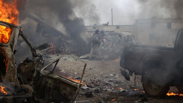 Veículos destruídos na sequência de explosão na Síria (foto de arquivo) - Sputnik Brasil