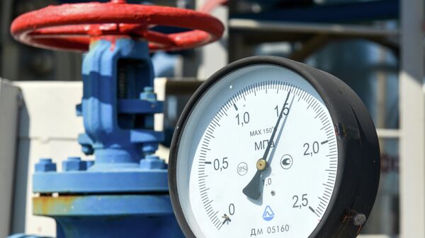 A picture shows a pressure gauge at a compressor station of Ukraine's Naftogaz national oil and gas company near the northeastern Ukrainian city of Kharkiv on August 5, 2014 - Sputnik Brasil