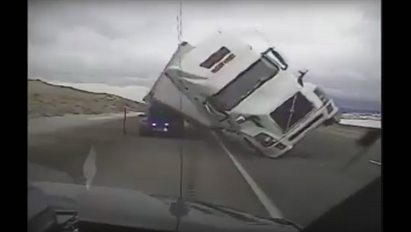 Acidente do caminhão no Estado de Wyoming, EUA - Sputnik Brasil
