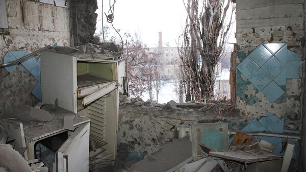 Apartamento destruído após ataque das forças ucranianas em Donetsk - Sputnik Brasil