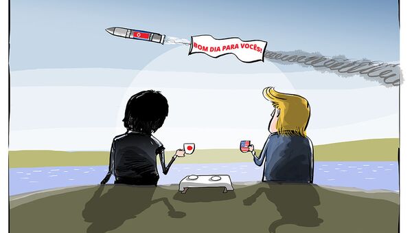 Lançamento do míssil norte-coreano coincidiu com o encontro entre o presidente dos EUA Donald Trump e o premiê japonês Shinzo Abe - Sputnik Brasil