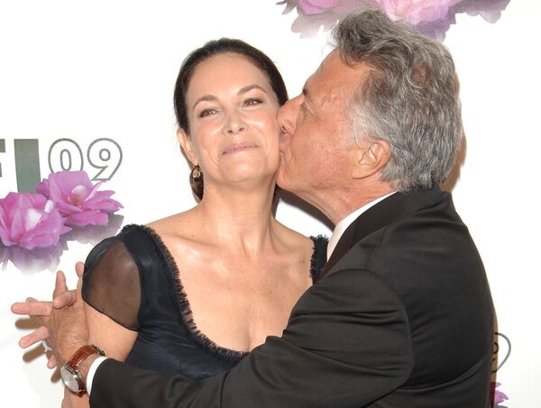 Ator americano Dustin Hoffman e sua esposa Lisa - Sputnik Brasil