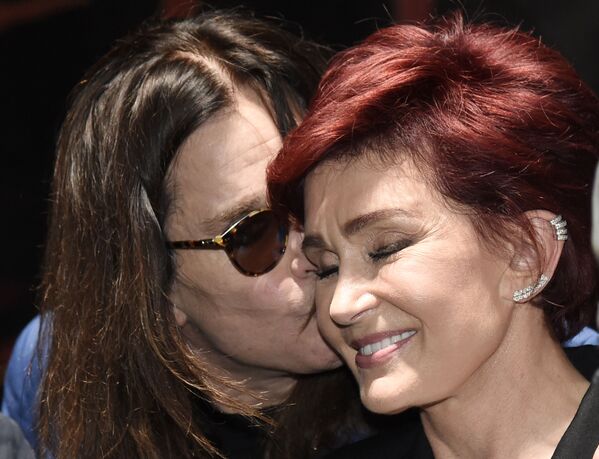 Músico Ozzy Osbourne e sua esposa Sharon - Sputnik Brasil