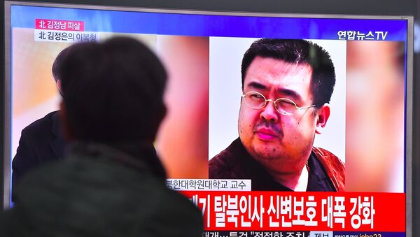 Transmissão da notícia sobre morte de Kim Jong-nam, irmão do líder norte-coreano Kim Jong-un - Sputnik Brasil