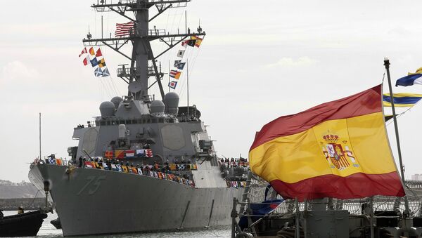 The guided-missile destroyer USS Donald Cook arrives at Naval Station Rota, Spain, on Tuesday, Feb. 11, 2014. - Sputnik Brasil
