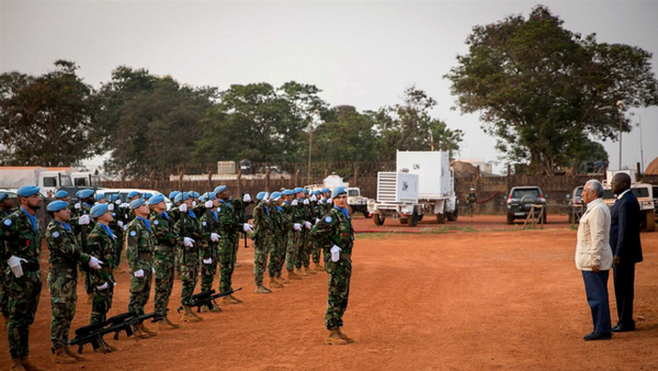 Premiê português, António Costa, visita militares portugueses em Bangui, na República Centro-Africana - Sputnik Brasil