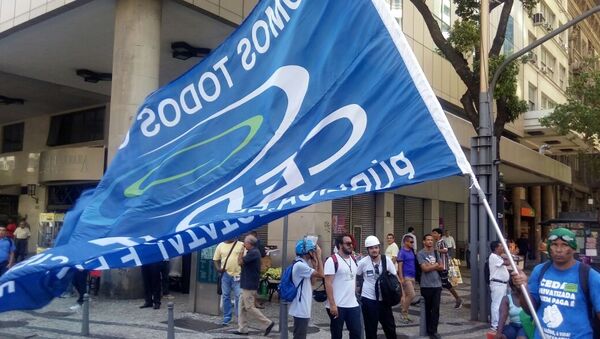 Manifestantes protestam contra a privatização da Cedae no centro do Rio de Janeiro - Sputnik Brasil
