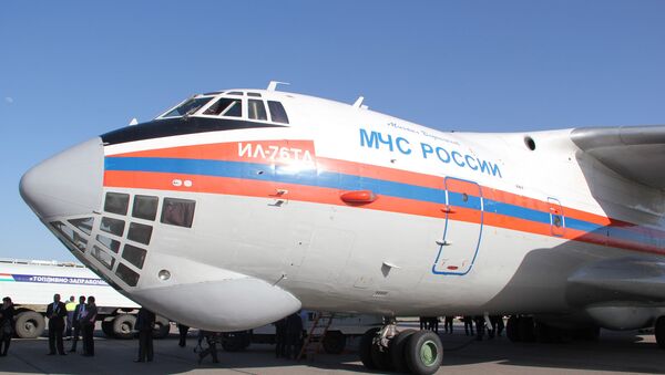 Avião Il-76 do Ministério de Emergências russo usado em combate a incêndios - Sputnik Brasil