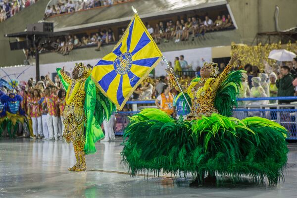 Apresentação pitoresca do casal de mestre-sala e porta-bandeira do Paraíso do Tuiuti! - Sputnik Brasil