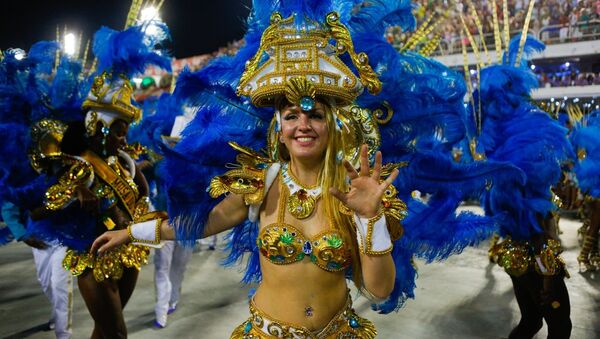 Juliana Titaeva, passista da escola de samba Portela durante Carnaval de 2017 - Sputnik Brasil