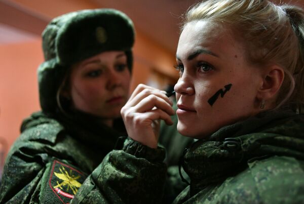 Participantes antes do início do concurso de beleza e profissional entre mulheres militares das forças de mísseis estratégicos na região de Yaroslavl, na Rússia - Sputnik Brasil