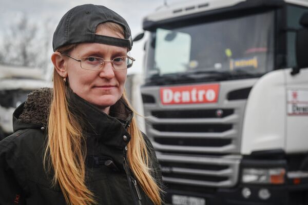 A motorista de caminhão de longo curso Yevgenia Makarova - Sputnik Brasil