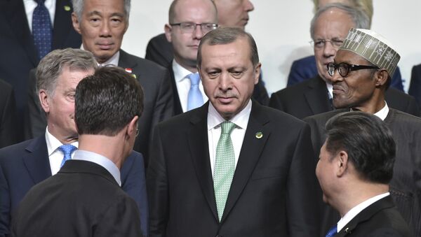 Recep Tayyip Erdogan posa com outros líderes mundiais durante uma Cúpula de Segurança Nuclear em Washington - Sputnik Brasil