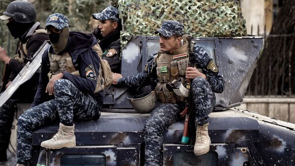 Membros das forças iraquianas avançam em direção da parte ocidental de Mossul, no âmbito da operação militar para reconquistar a cidade dos militantes do Daesh, 13 de março de 2017 - Sputnik Brasil