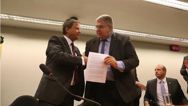 Presidente da OAB, Carlos Lamachia  entrega a carta protesto ao deputado Carlos Marun - Sputnik Brasil