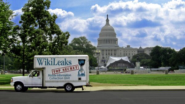 Caminhão com inscrição Wikileaks em frente à Casa Branca, em Washington DC, Estados Unidos - Sputnik Brasil
