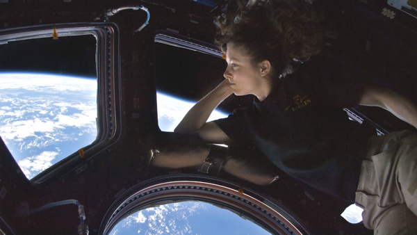 Uma astronauta na Estação Espacial Internacional (imagem referencial)  - Sputnik Brasil