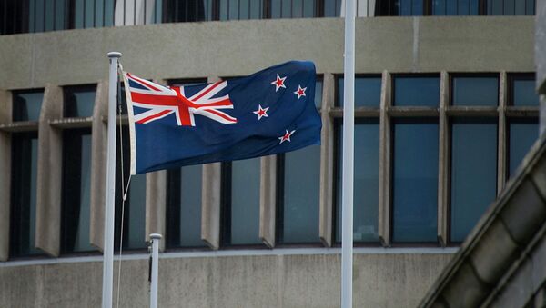 A bandeira da Nova Zelândia é içada fora dos edifícios do parlamento em Wellington, Nova Zelândia, outubro, 29, 2014 - Sputnik Brasil