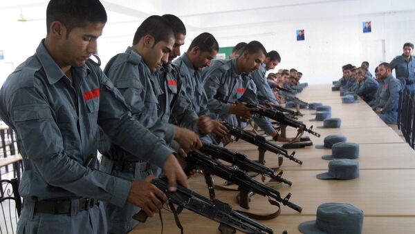 Soldados de polícia afegãos participam de treinamento em Lashkargah, capital da província de Helmand, em 24 de julho de 2016 - Sputnik Brasil