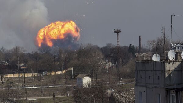 Incêndio no armazém de munições na cidade ucraniana de Balakliia que deflagrou na madrugada de 23 de março de 2017 - Sputnik Brasil