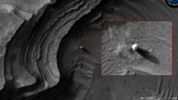 Esfera misteriosa que lança sombra imensa na superfície de Marte - Sputnik Brasil