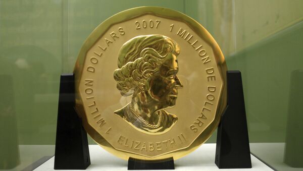 A moeda com o nome de Grande Folha de Ácer que pesa cerca de 100 quilogramas e é feita de ouro puro - Sputnik Brasil