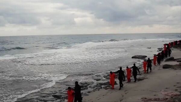 Execução de reféns pelo Estado Islâmico na praia. - Sputnik Brasil
