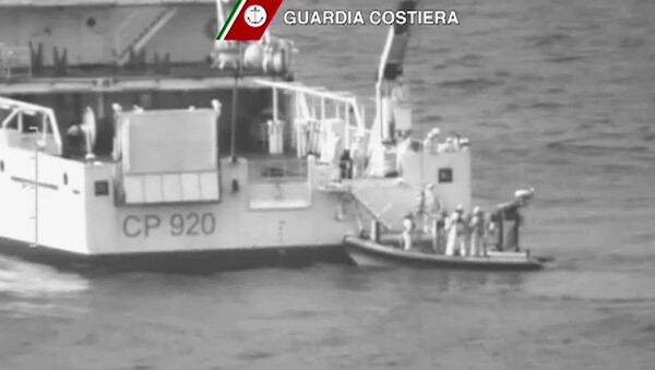 Resgate após naufrágio no Mediterrâneo. - Sputnik Brasil