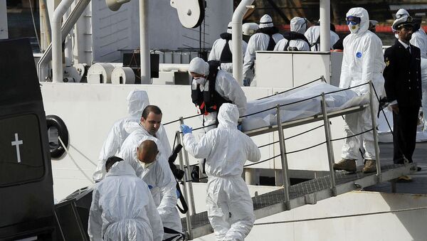 Transporte dos corpos resgatados após naufrágio no Mediterrâneo. - Sputnik Brasil