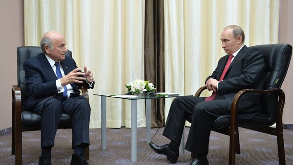 Joseph Blatter e Vladimir Putin se reuniram em Sochi. - Sputnik Brasil