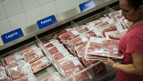 Carne bovina em um dos supermercados no Rio de Janeiro - Sputnik Brasil