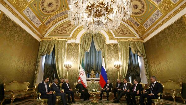 O presidente russo, Vladimir Putin, se reúne com o presidente iraniano, Hassan Rouhani, no Kremlin - Sputnik Brasil