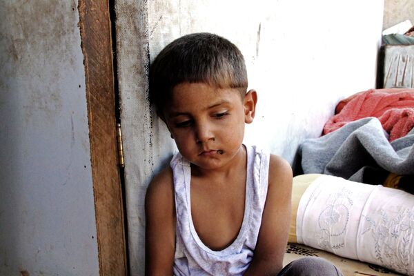 Rapaz na área do bairro 1070 no sudeste de Aleppo - Sputnik Brasil