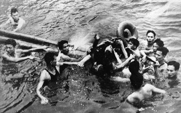 John McCain caiu no lago de Hanói, 6 de outubro de 1967 - Sputnik Brasil
