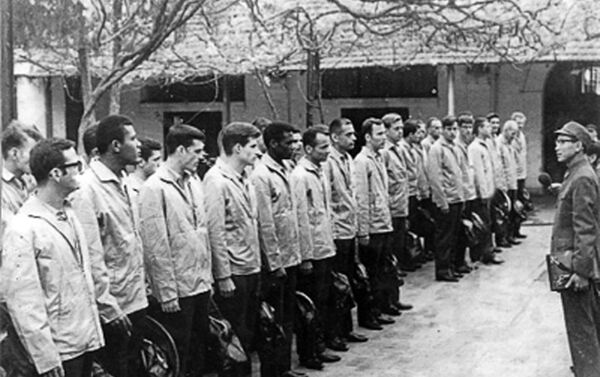 Pilotos americanos que foram feitos prisioneiros, dezembro de 1972 - Sputnik Brasil