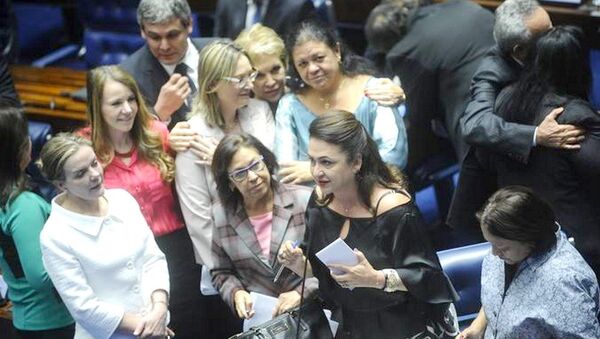 A Comissão Temporária Externa terá seis senadores titulares e vai funcionar por seis meses para acompanhar os desdobramentos da Operação Carne Fraca da PF - Sputnik Brasil