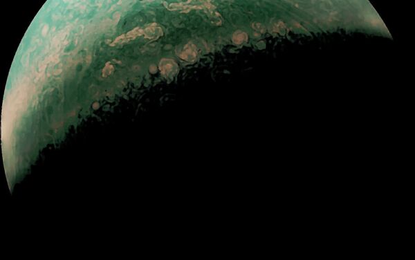 A imagem foi especialmente criada para mostrar os tons verdes do planeta. Mas não se preocupe, Júpiter ainda é cor de laranja - Sputnik Brasil