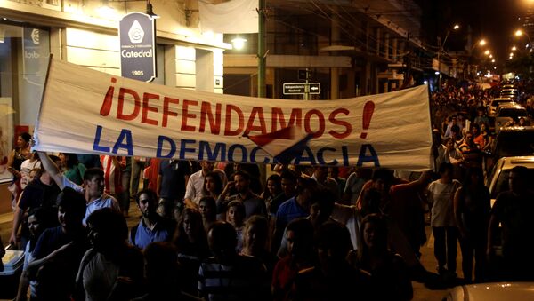 Manifestações em Paraguai contra lei que permite a reeleição do presidente do país - Sputnik Brasil