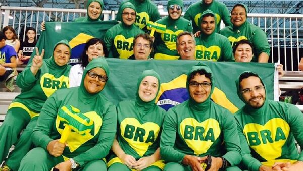 Grupo organizado de torcedores, os Chapolins Brasileiros, que se viralizou nas redes e ficou conhecido devido à participação ativa nas Olimpíadas 2016 - Sputnik Brasil