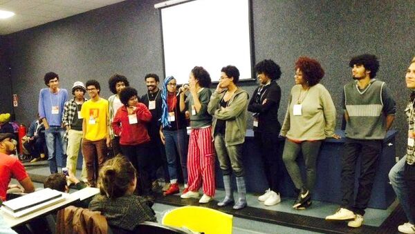 Integrantes do coletivo Ocupação Preta invadem as salas de aula para denunciar o racismo na USP - Sputnik Brasil