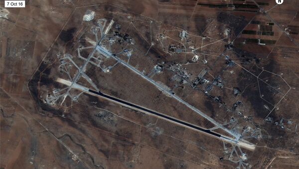 Base aérea de Shayrat vista em 7 de outubro de 2016 por um satélite dos EUA - Sputnik Brasil